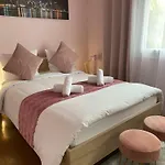 Maison Face A La Cite